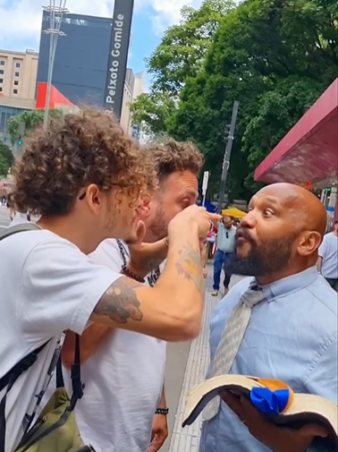 Pregador de rua sofre agressões por intolerância religiosa na Avenida Paulista